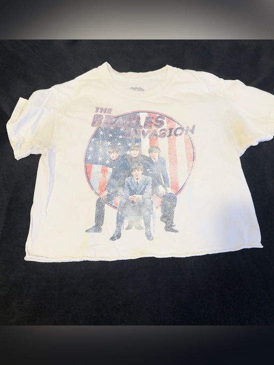 The Beatles Tops - The Beatles White Band Graphic Kids Tee with Red & Blue Print